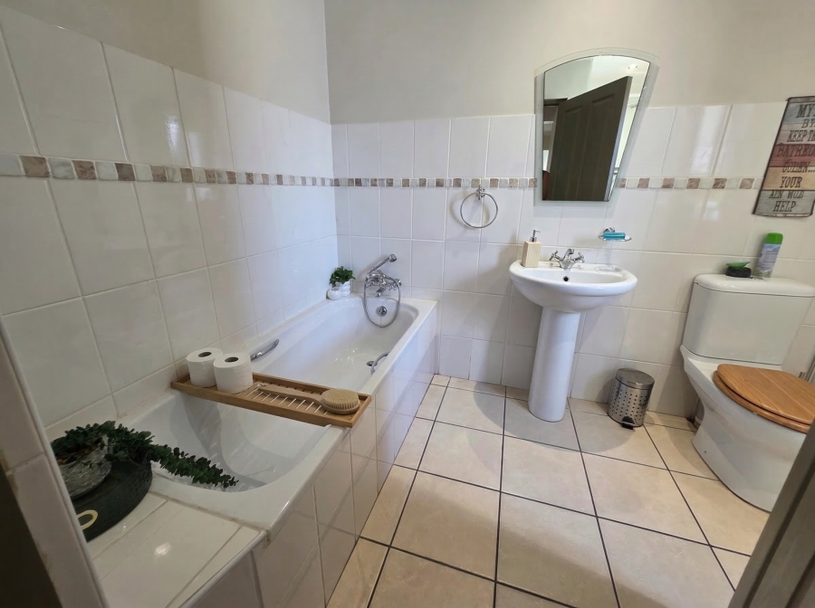 2 Bedroom Property for Sale in Bredasdorp Western Cape